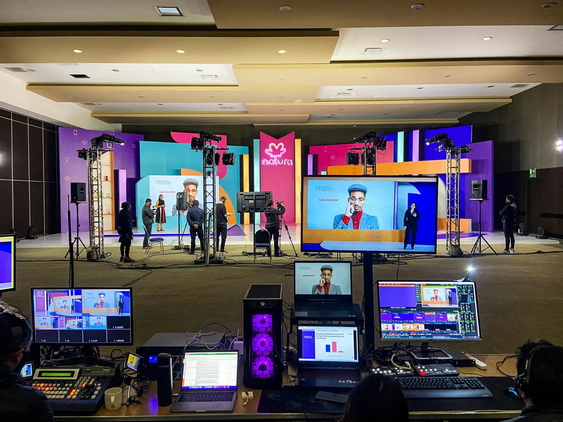 Producción audiovisual en cabina de control