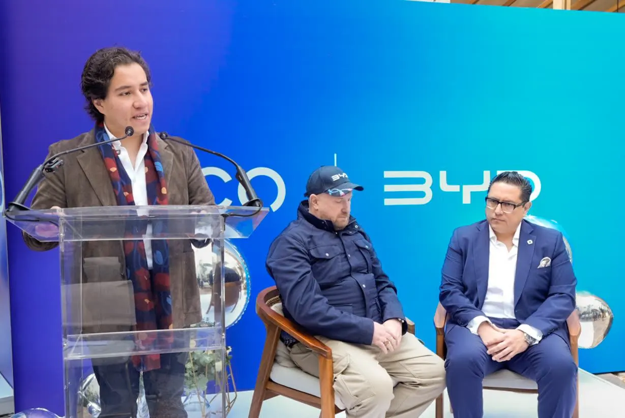 Conferencia de prensa de lanzamiento automotriz