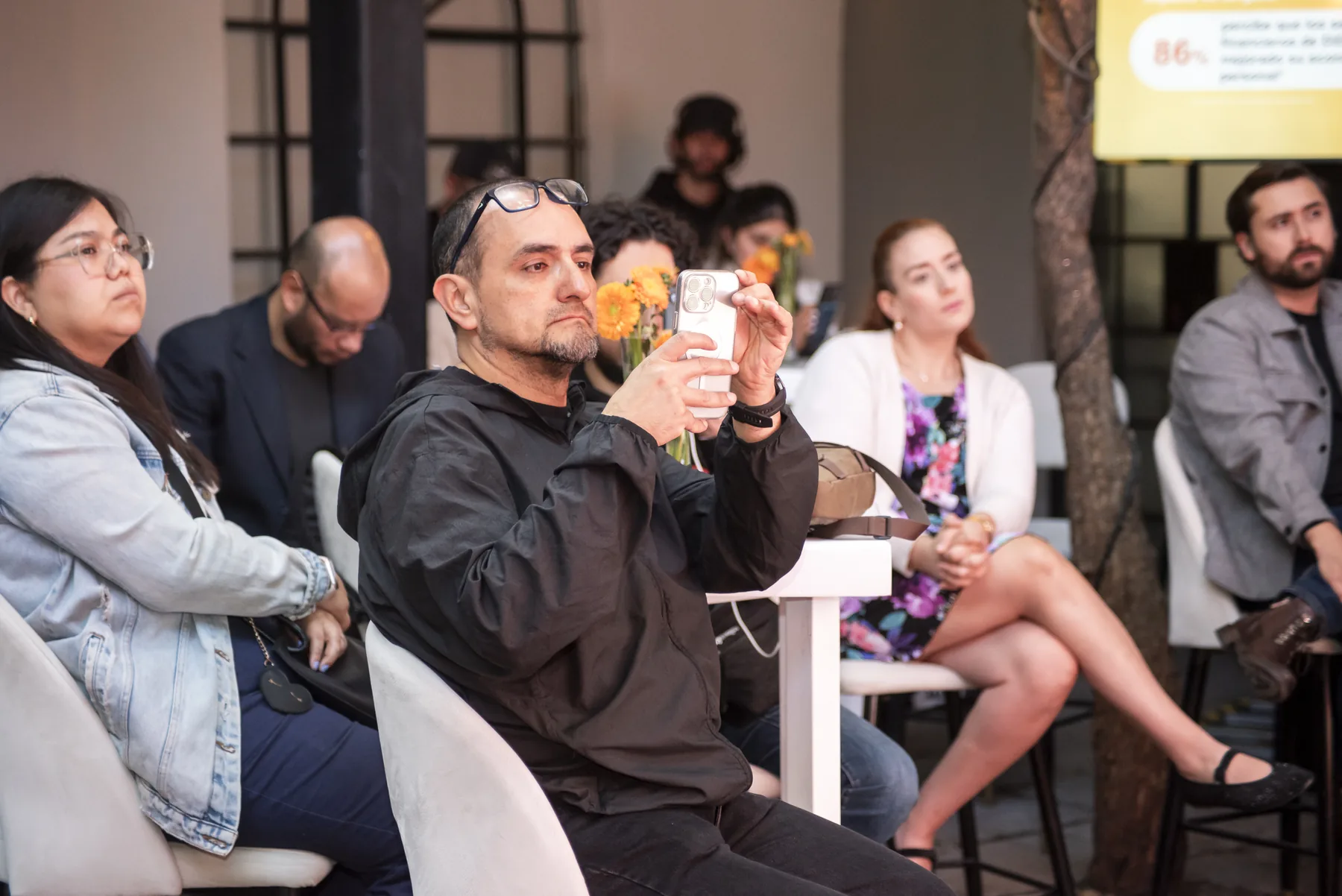 Medios cubriendo un evento de prensa