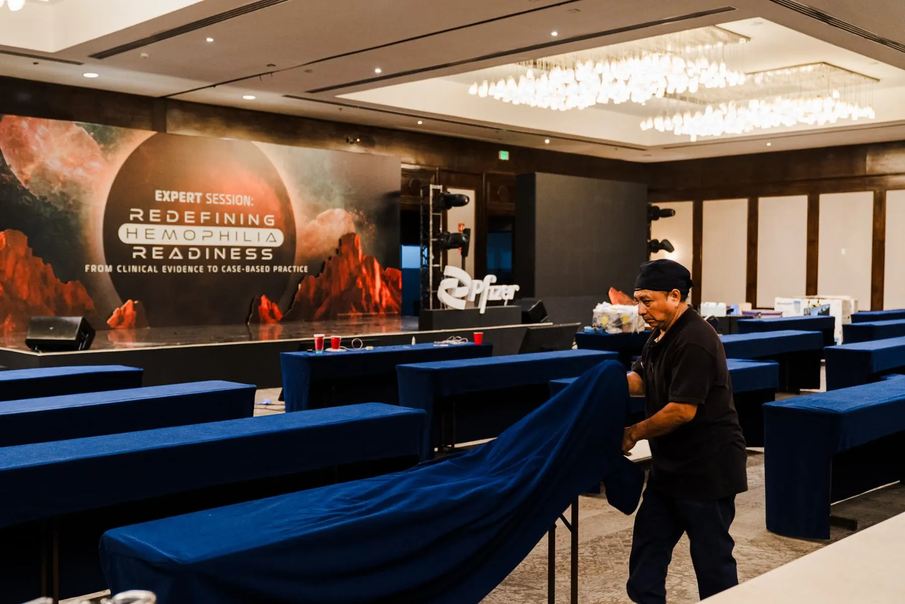 Auditorio montado para un evento corporativo