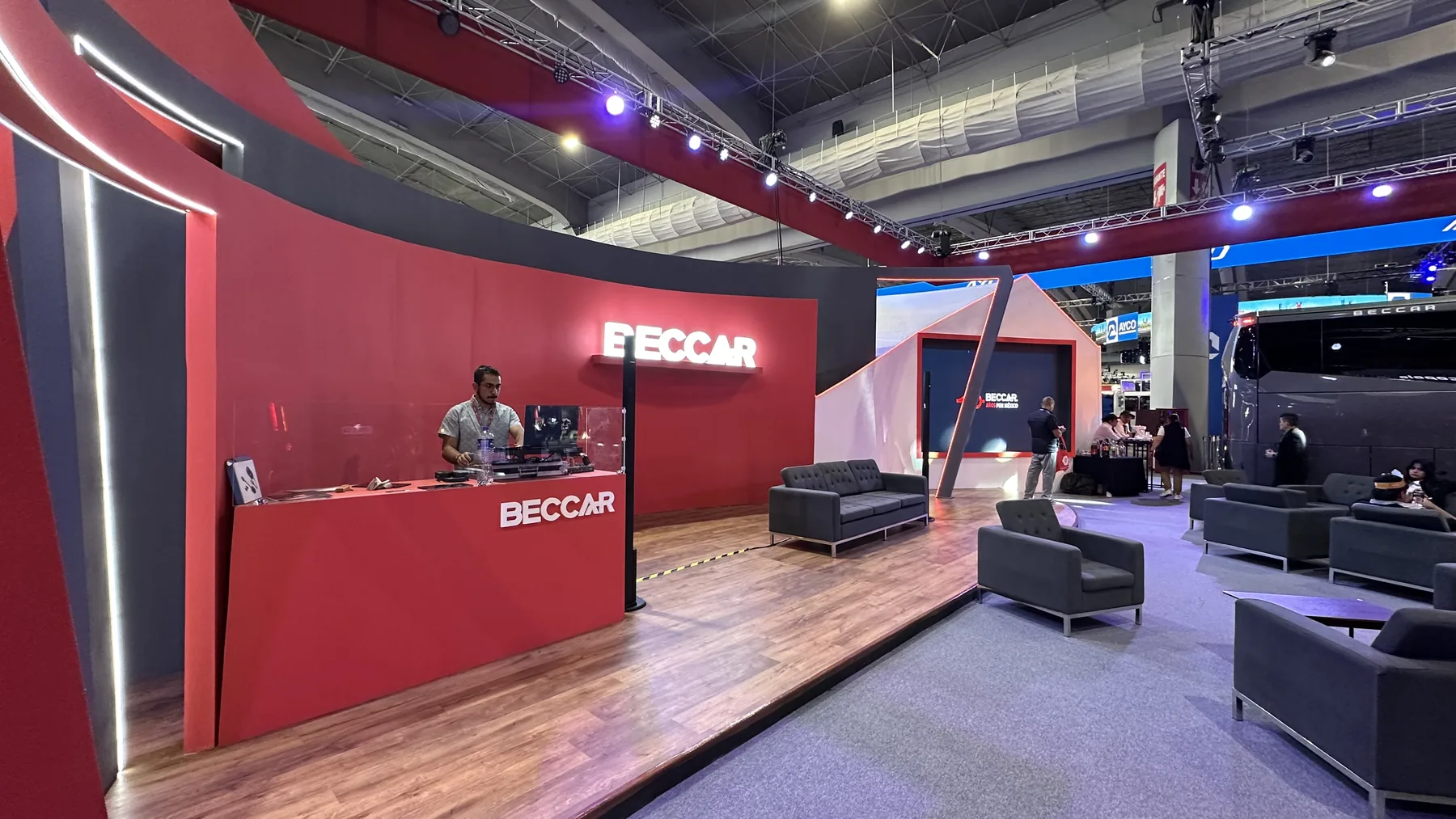 Stand modular en piso de exposición